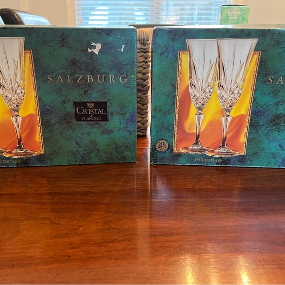 Salzburg Cristal de Flande set of 8 champag flutes. New - Picture 3 of 3